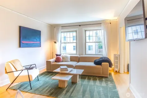 5810 NE Cowen Place Seattle WA 98105