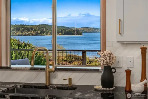 7010 SW Maury Park Road Vashon WA 98070
