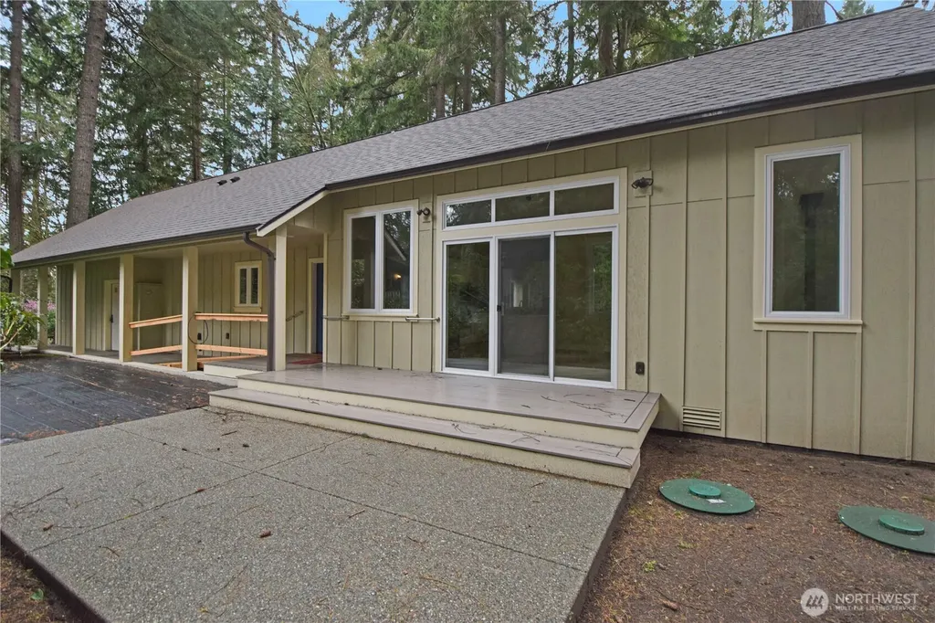 15915 Nesika Bay Road NE Poulsbo WA 98370