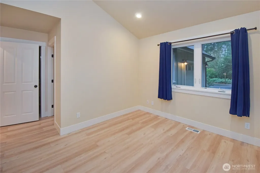 15915 Nesika Bay Road NE Poulsbo WA 98370