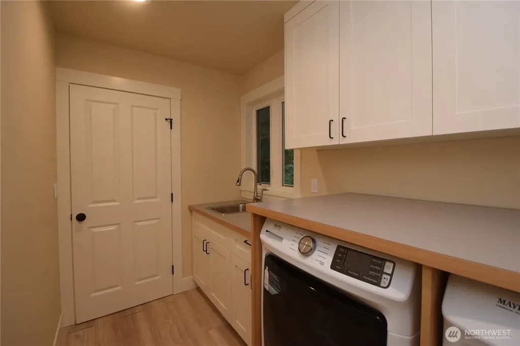 15915 Nesika Bay Road NE Poulsbo WA 98370