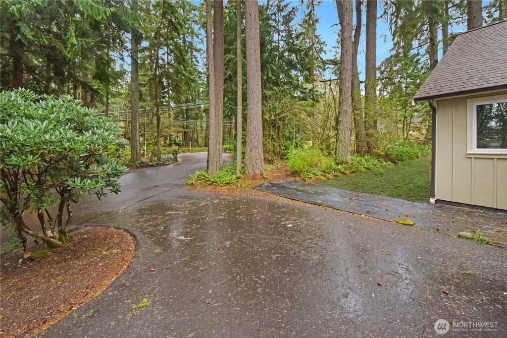 15915 Nesika Bay Road NE Poulsbo WA 98370