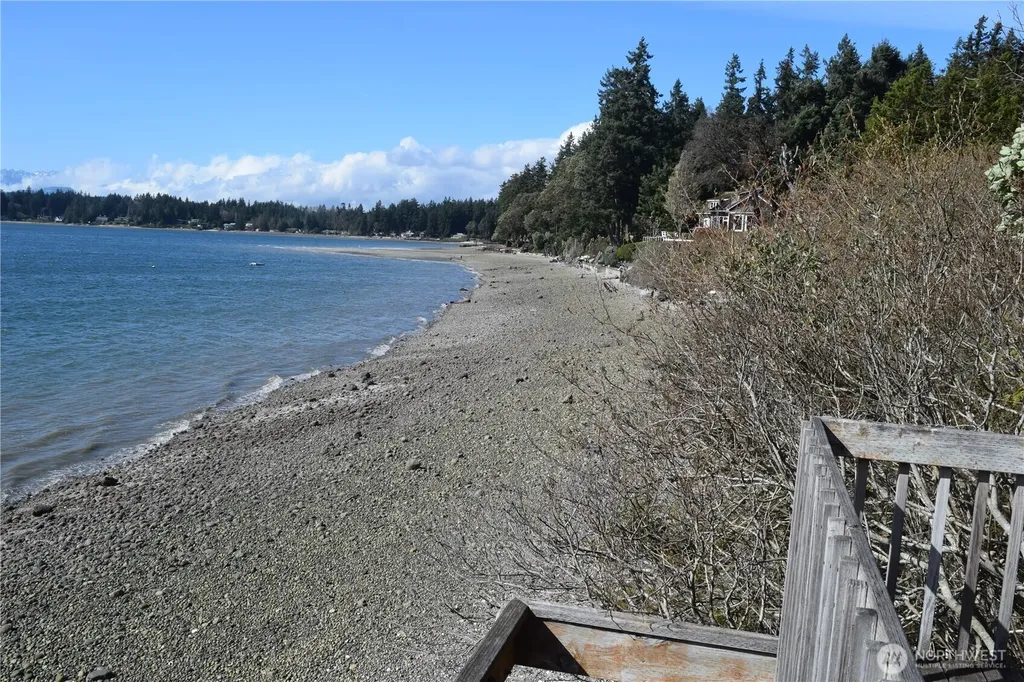 15915 Nesika Bay Road NE Poulsbo WA 98370