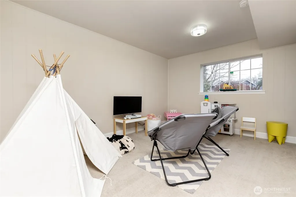 6304 110th Avenue NE Kirkland WA 98033