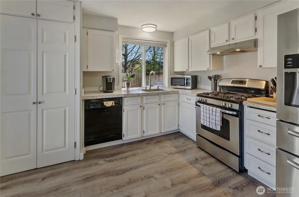 933 13th Street SW Puyallup WA 98371