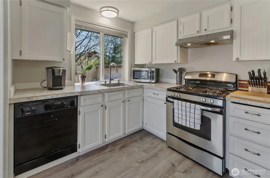 933 13th Street SW Puyallup WA 98371
