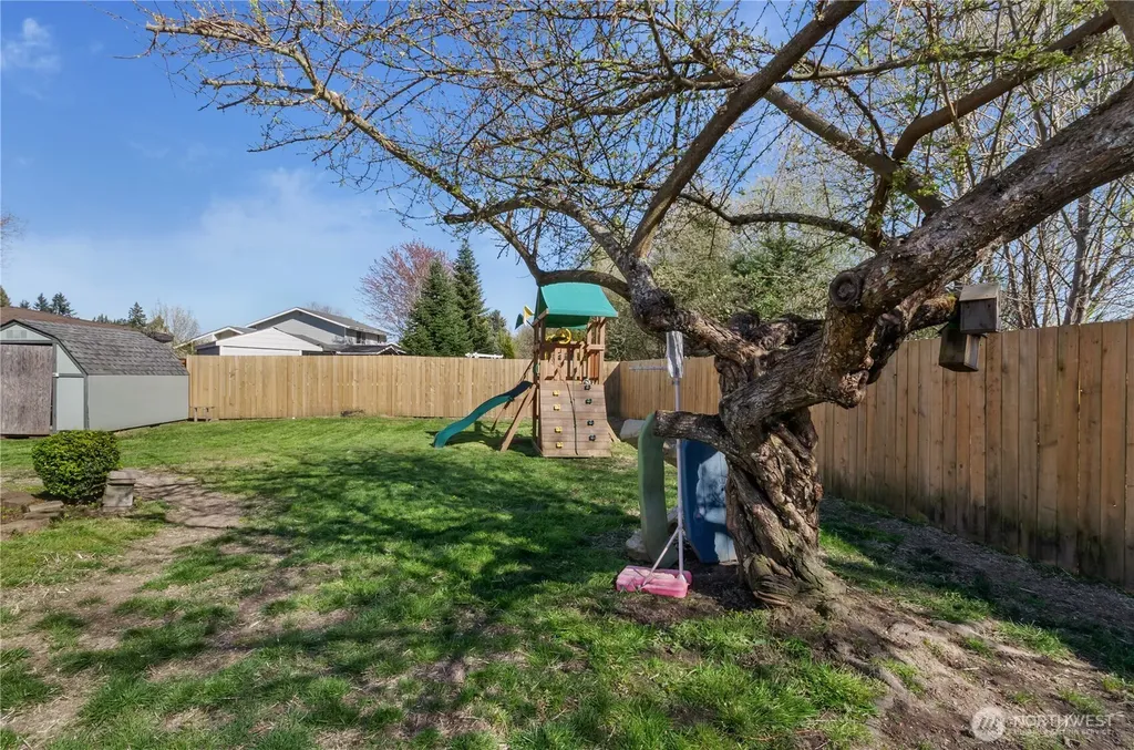 933 13th Street SW Puyallup WA 98371
