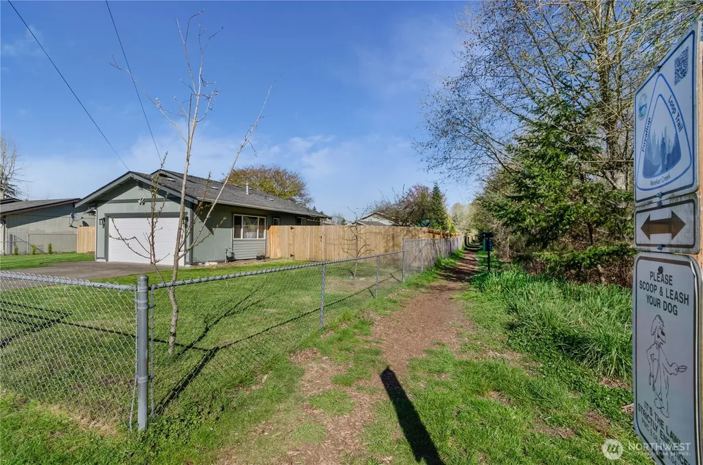 933 13th Street SW Puyallup WA 98371