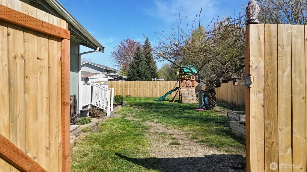 933 13th Street SW Puyallup WA 98371