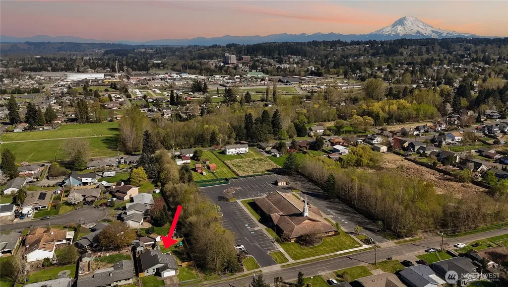 933 13th Street SW Puyallup WA 98371