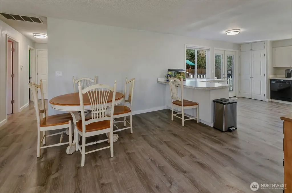 933 13th Street SW Puyallup WA 98371