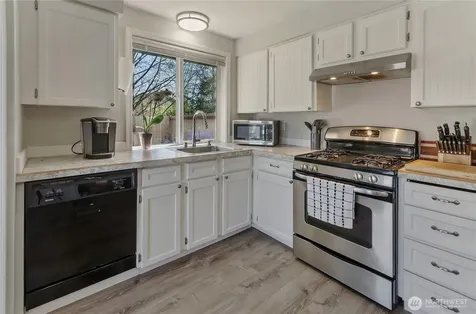 933 13th Street SW Puyallup WA 98371