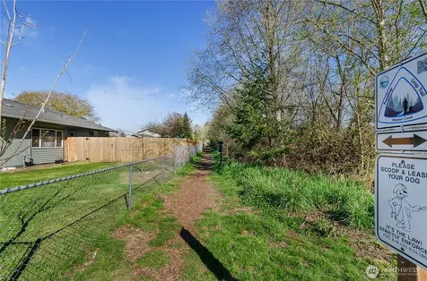 933 13th Street SW Puyallup WA 98371