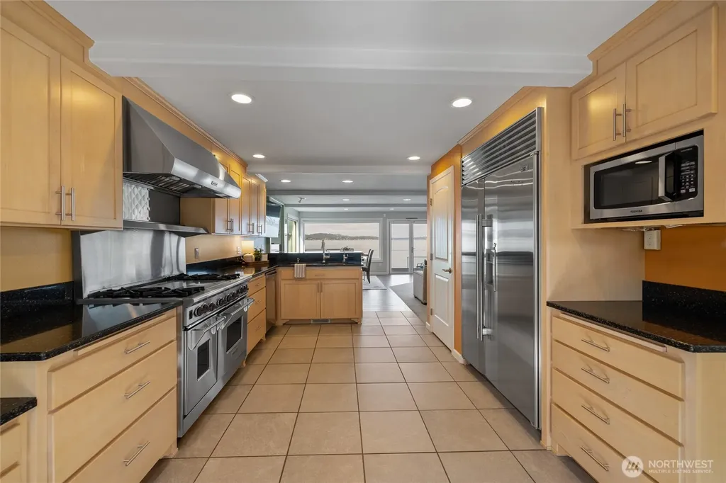 1838 Day Island Boulevard W University Place WA 98466