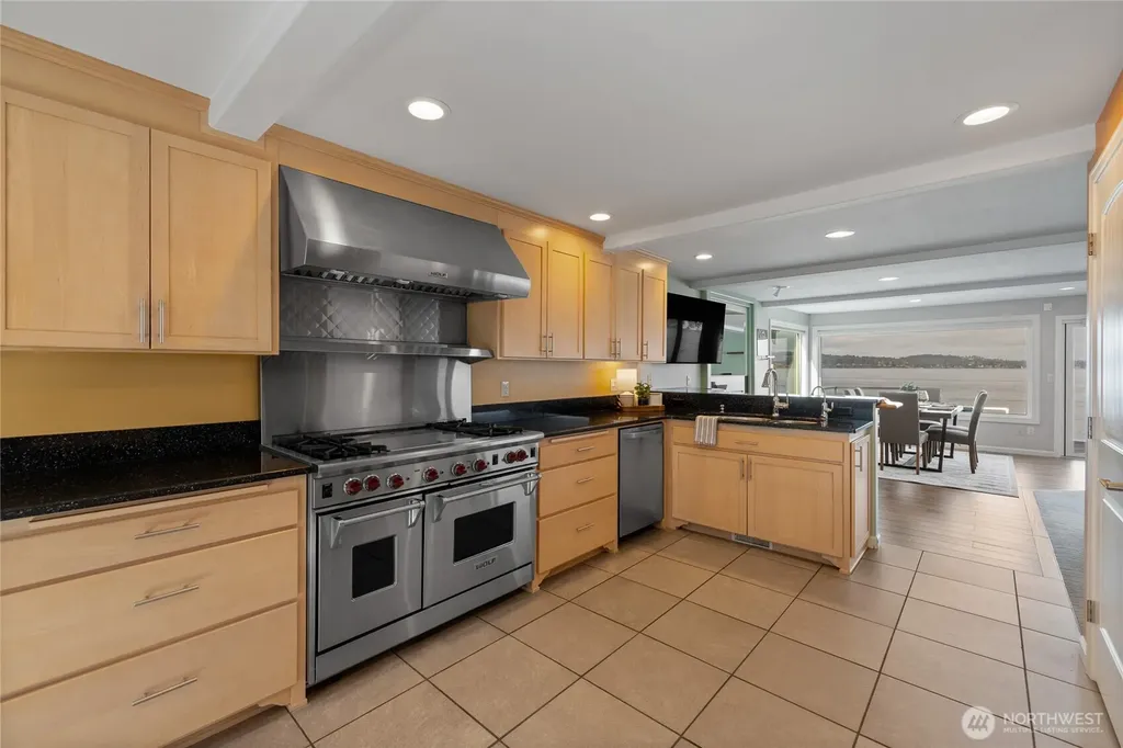 1838 Day Island Boulevard W University Place WA 98466