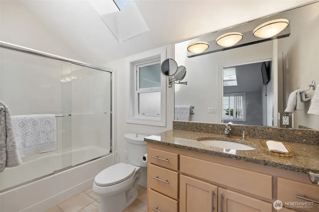 1838 Day Island Boulevard W University Place WA 98466