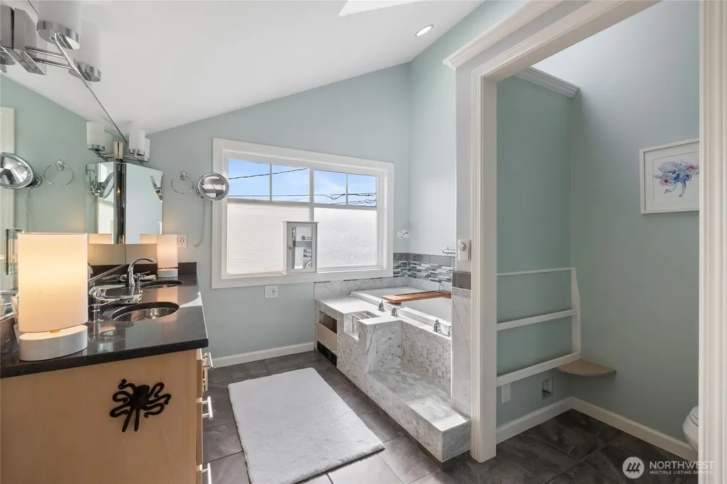 1838 Day Island Boulevard W University Place WA 98466