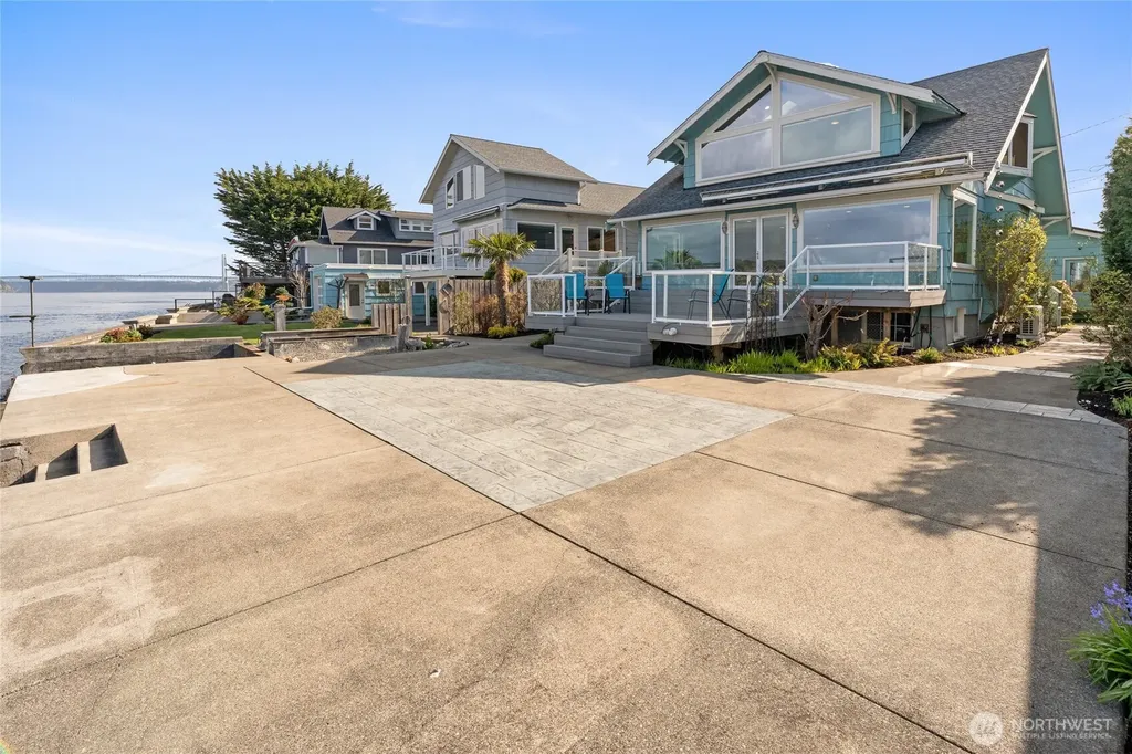 1838 Day Island Boulevard W University Place WA 98466