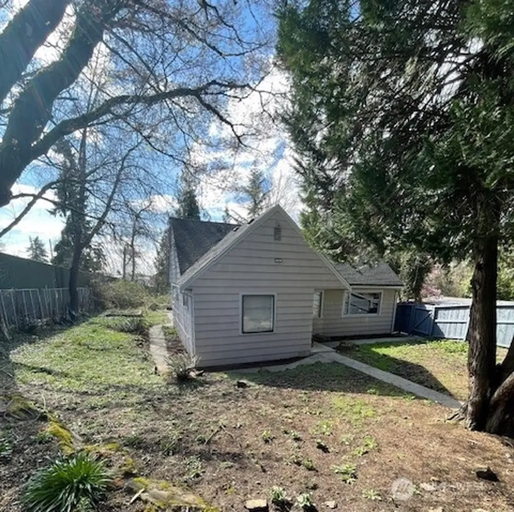 6221 S 129th Street Seattle WA 98178