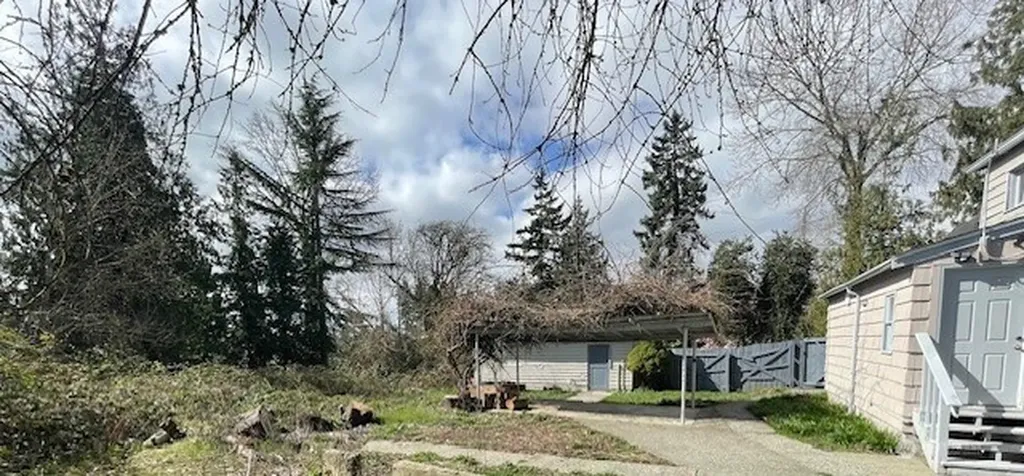 6221 S 129th Street Seattle WA 98178
