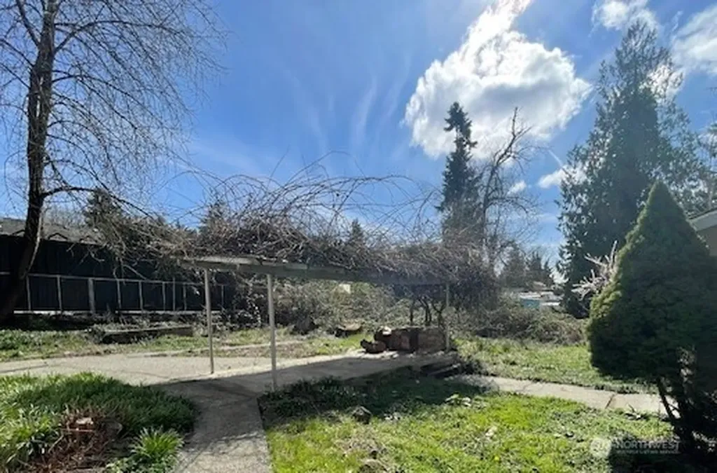 6221 S 129th Street Seattle WA 98178