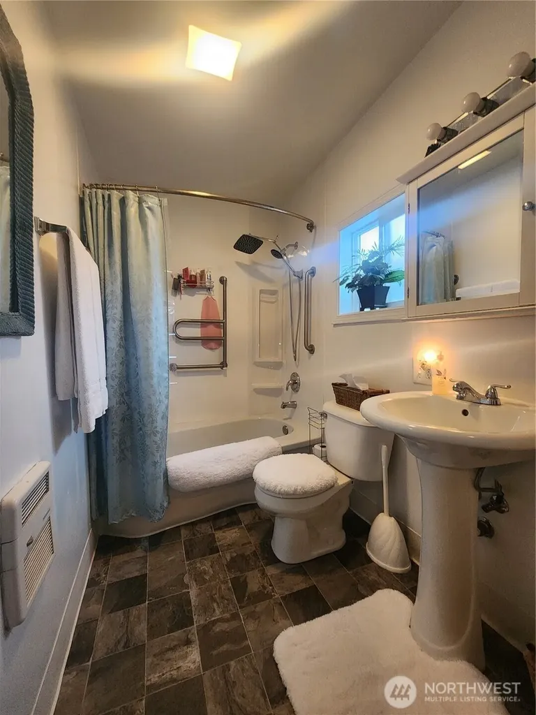 117 J Street Cosmopolis WA 98537