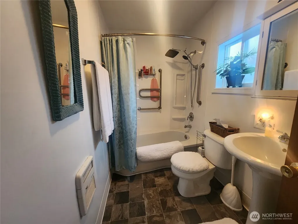 117 J Street Cosmopolis WA 98537