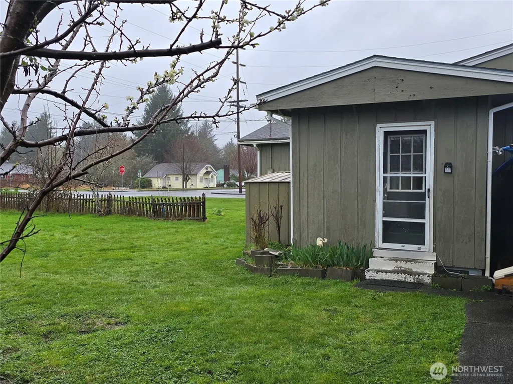 117 J Street Cosmopolis WA 98537