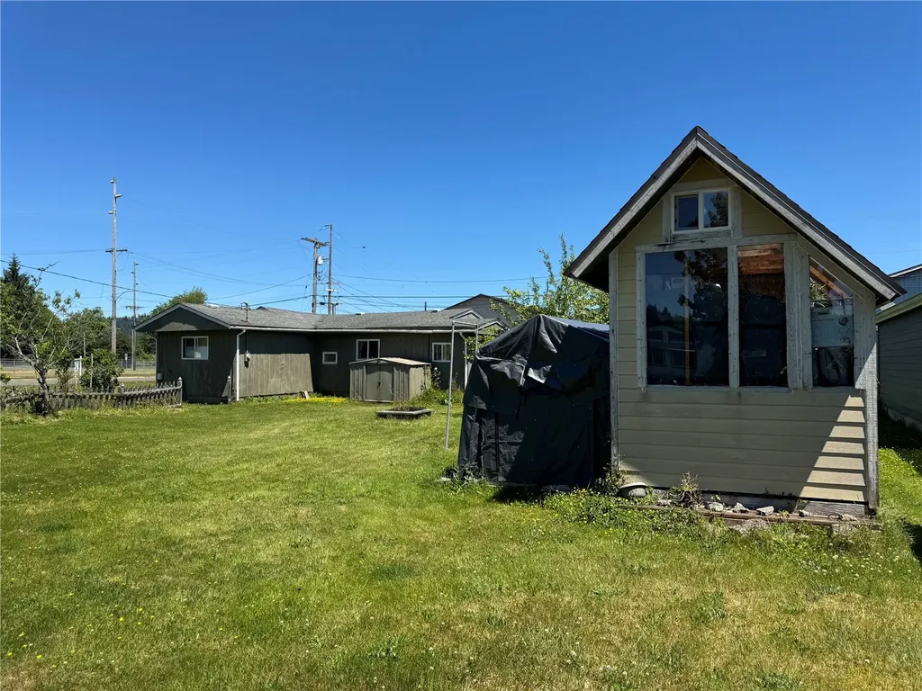 117 J Street Cosmopolis WA 98537