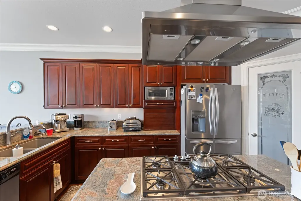880 Shoshone Drive La Conner WA 98257
