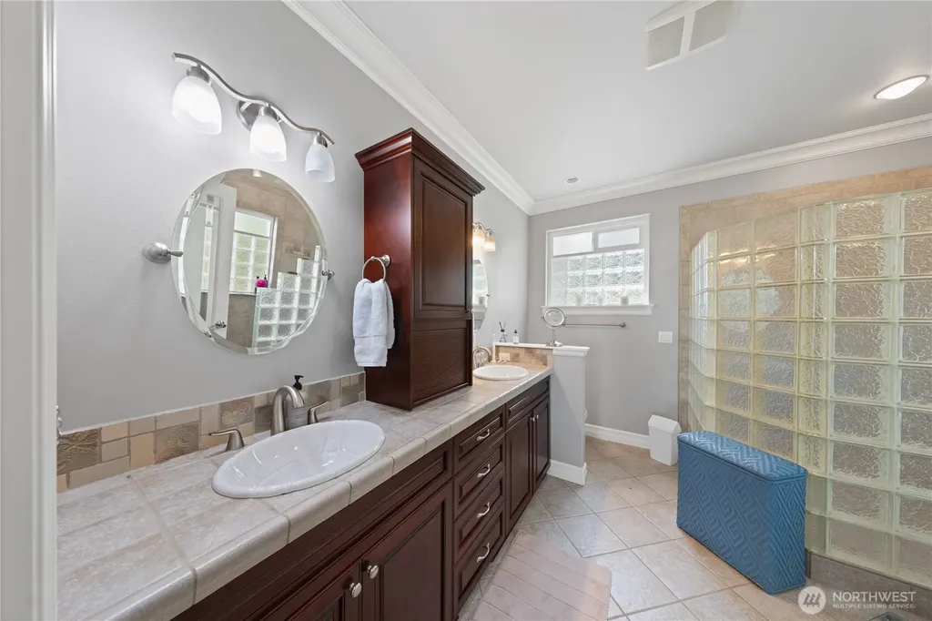 880 Shoshone Drive La Conner WA 98257