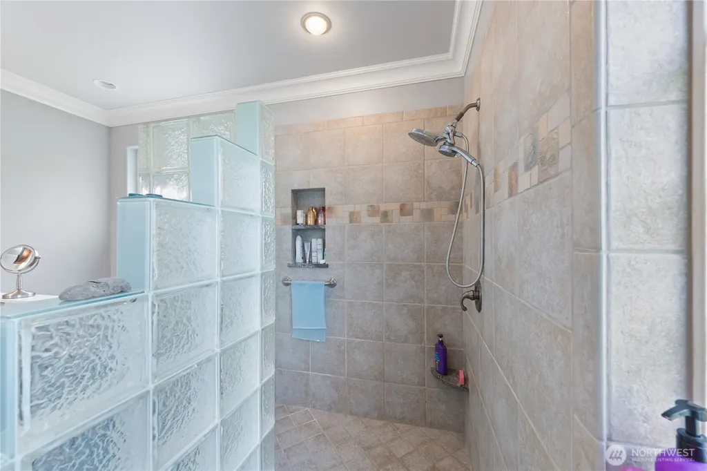880 Shoshone Drive La Conner WA 98257
