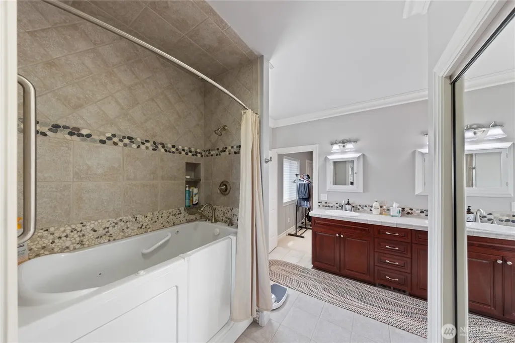 880 Shoshone Drive La Conner WA 98257