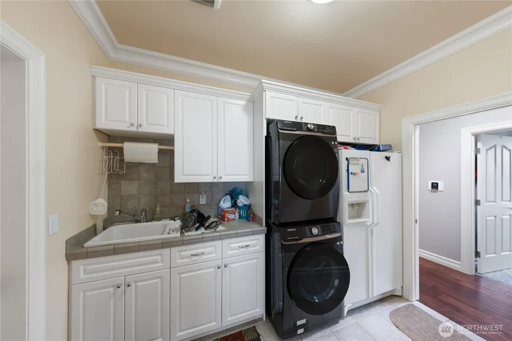 880 Shoshone Drive La Conner WA 98257