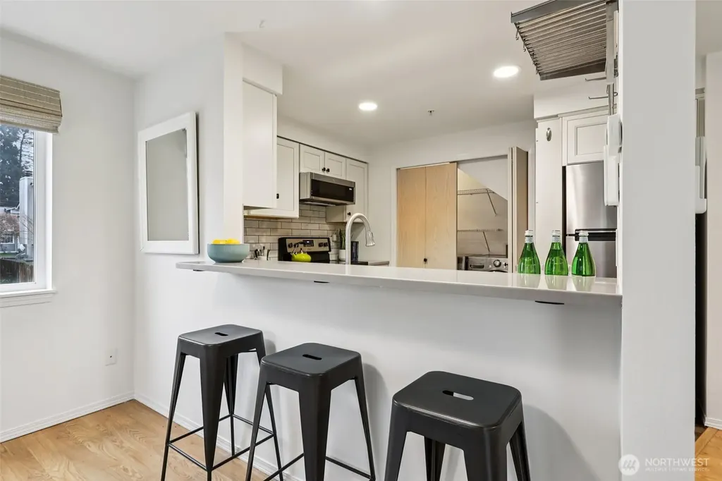 9242 Woodlawn Avenue N Seattle WA 98103