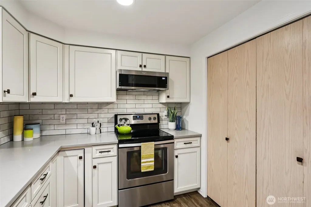 9242 Woodlawn Avenue N Seattle WA 98103