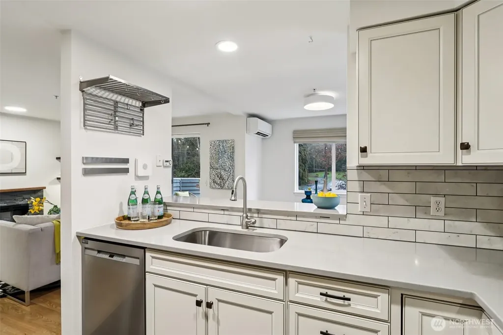 9242 Woodlawn Avenue N Seattle WA 98103