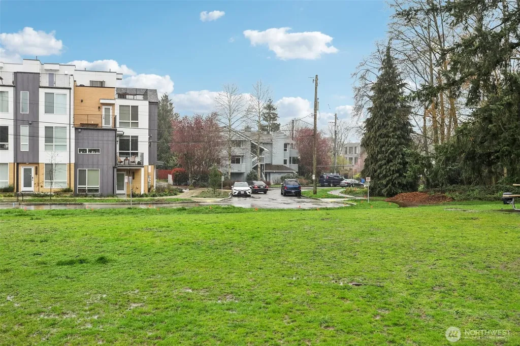9242 Woodlawn Avenue N Seattle WA 98103