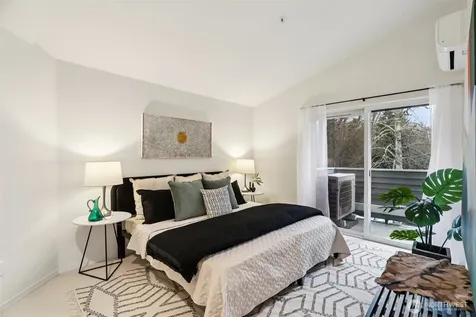 9242 Woodlawn Avenue N Seattle WA 98103
