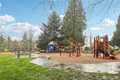 9242 Woodlawn Avenue N Seattle WA 98103