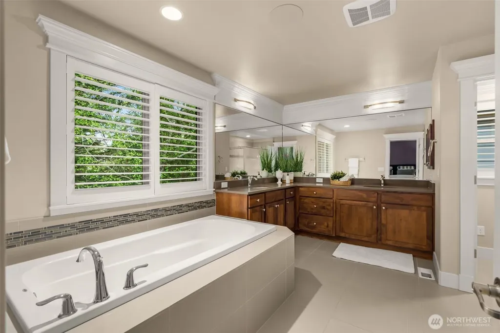 25812 SE 28th Place Sammamish WA 98075