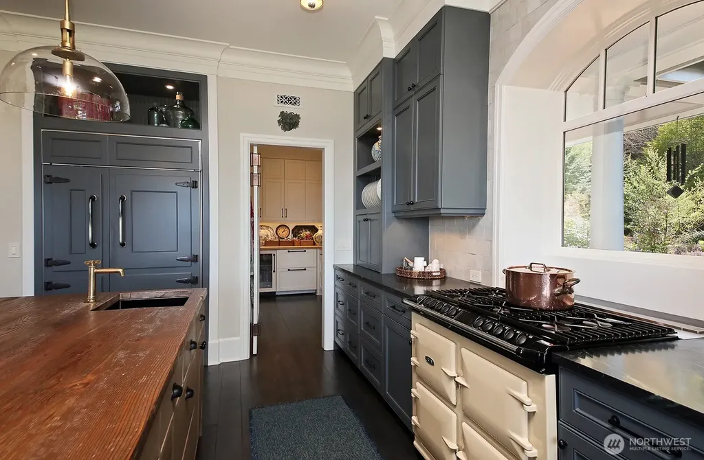 5021 Saratoga Road Langley WA 98260