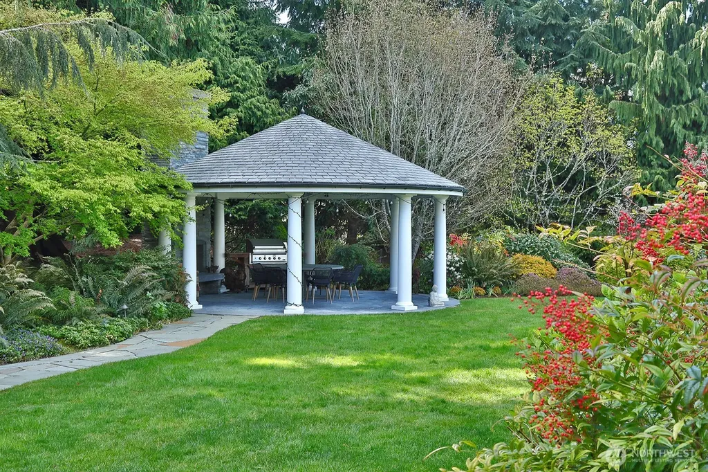 5021 Saratoga Road Langley WA 98260