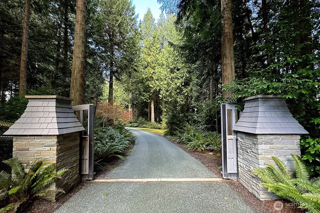 5021 Saratoga Road Langley WA 98260