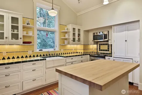 5021 Saratoga Road Langley WA 98260