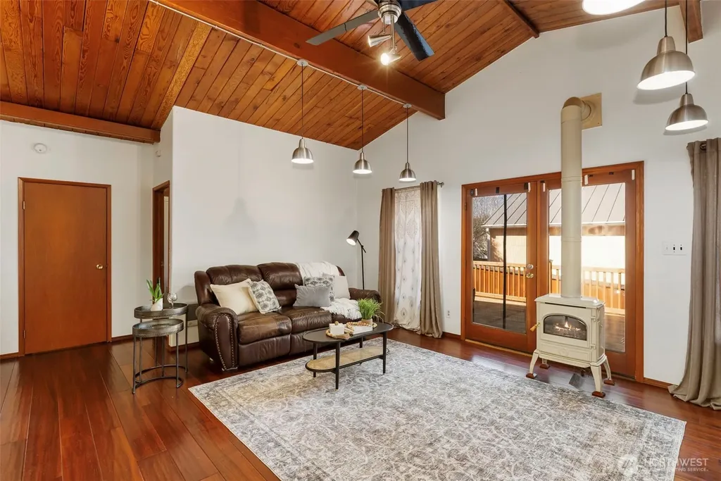 1961 E Mason Lake Drive E Grapeview WA 98546