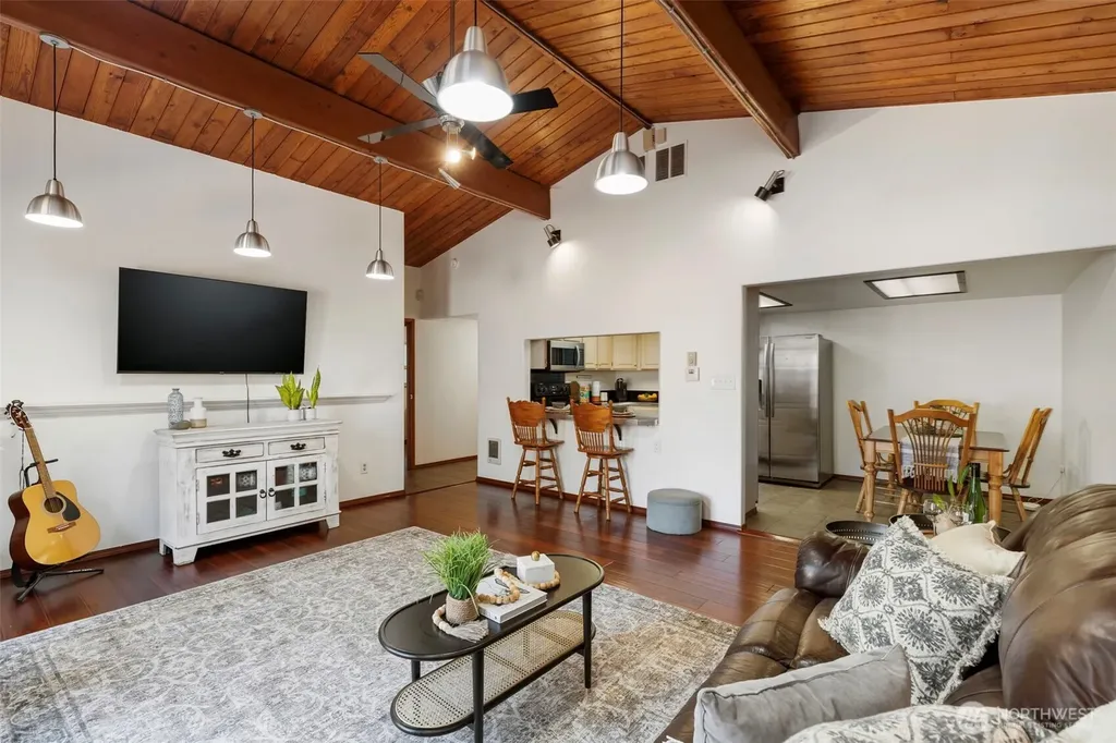 1961 E Mason Lake Drive E Grapeview WA 98546