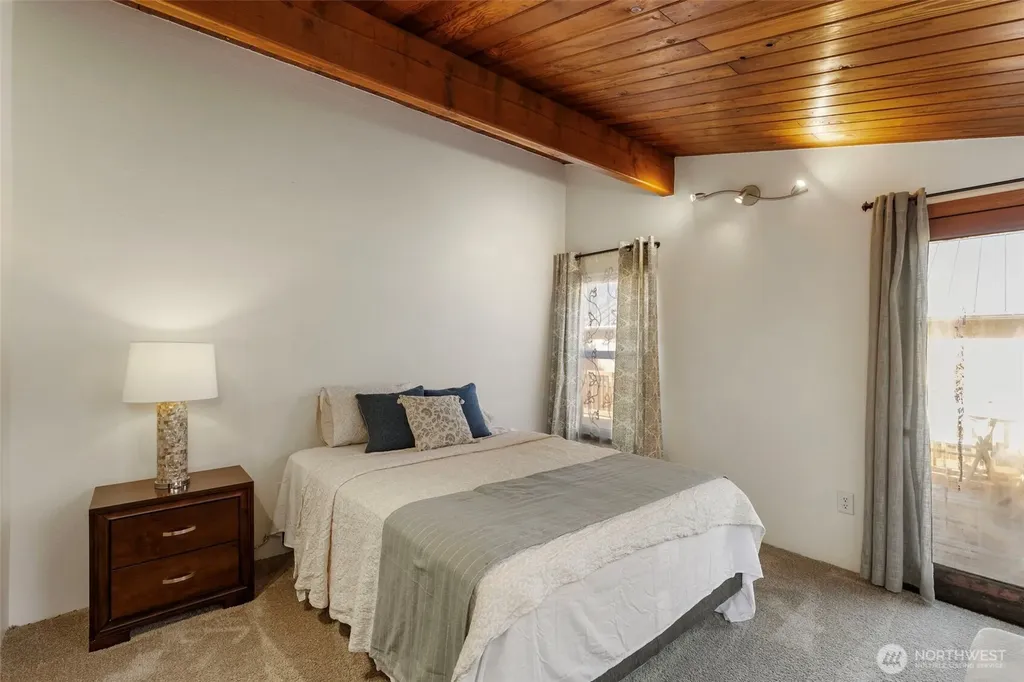 1961 E Mason Lake Drive E Grapeview WA 98546