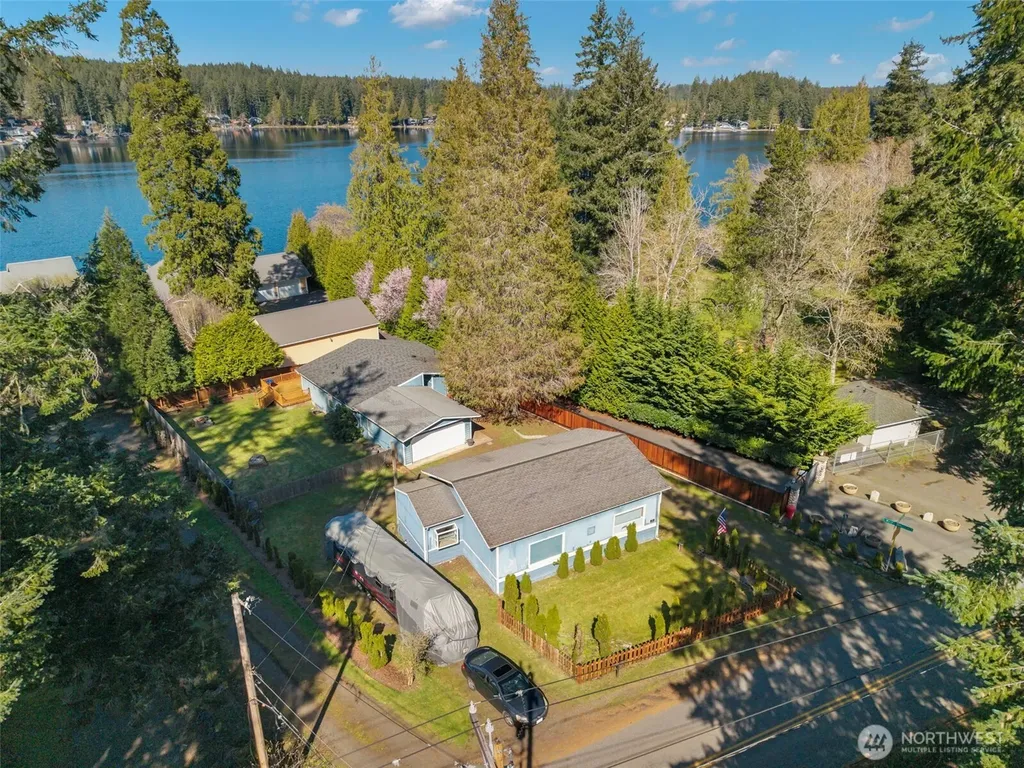 1961 E Mason Lake Drive E Grapeview WA 98546