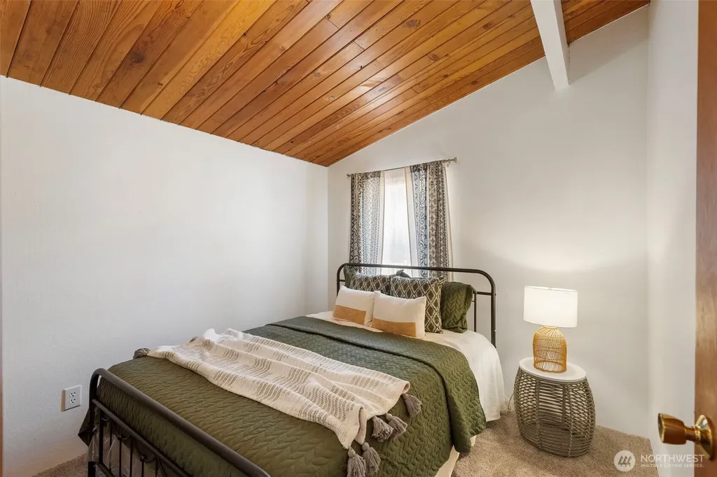 1961 E Mason Lake Drive E Grapeview WA 98546